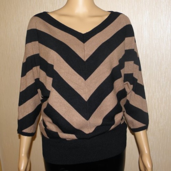 Philosophy Sweaters - Beautiful fine Gauge Chevron Style V Neck Top